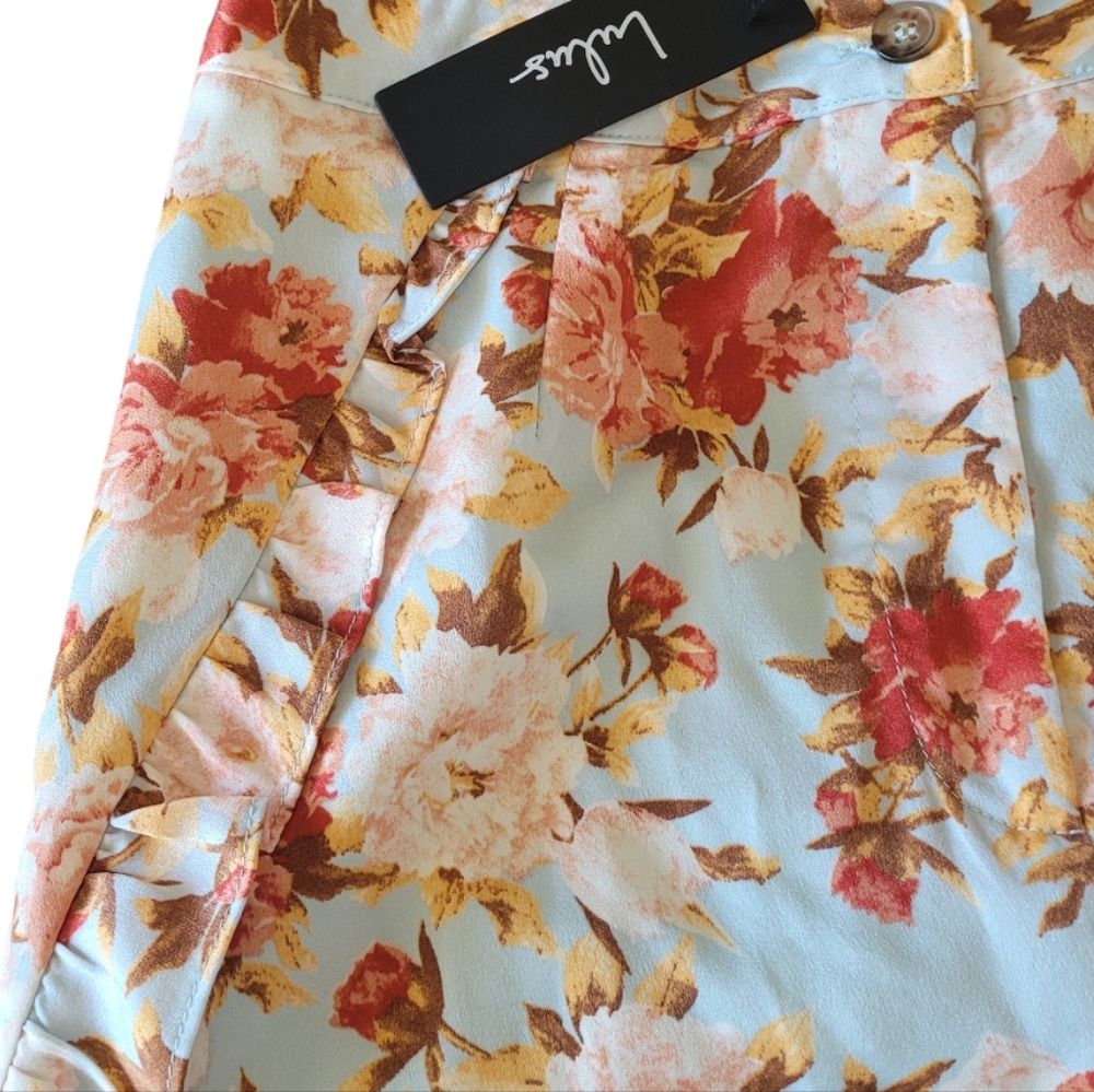 Lulus NWT Flirty In Flowers ruffled high waisted shorts Size small - Picture 4 of 9